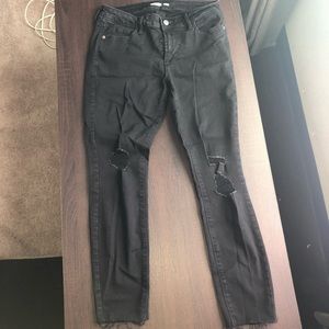 Black Old Navy Distressed Jean